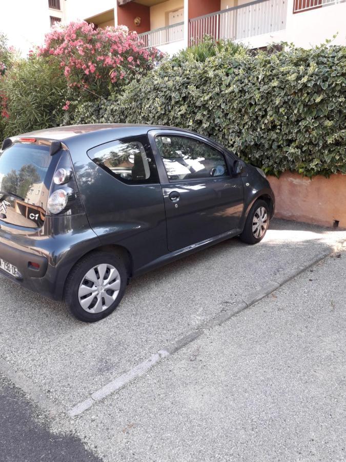 Bandol Nature Et Loisirs: Parking/ Piscine Exterior photo