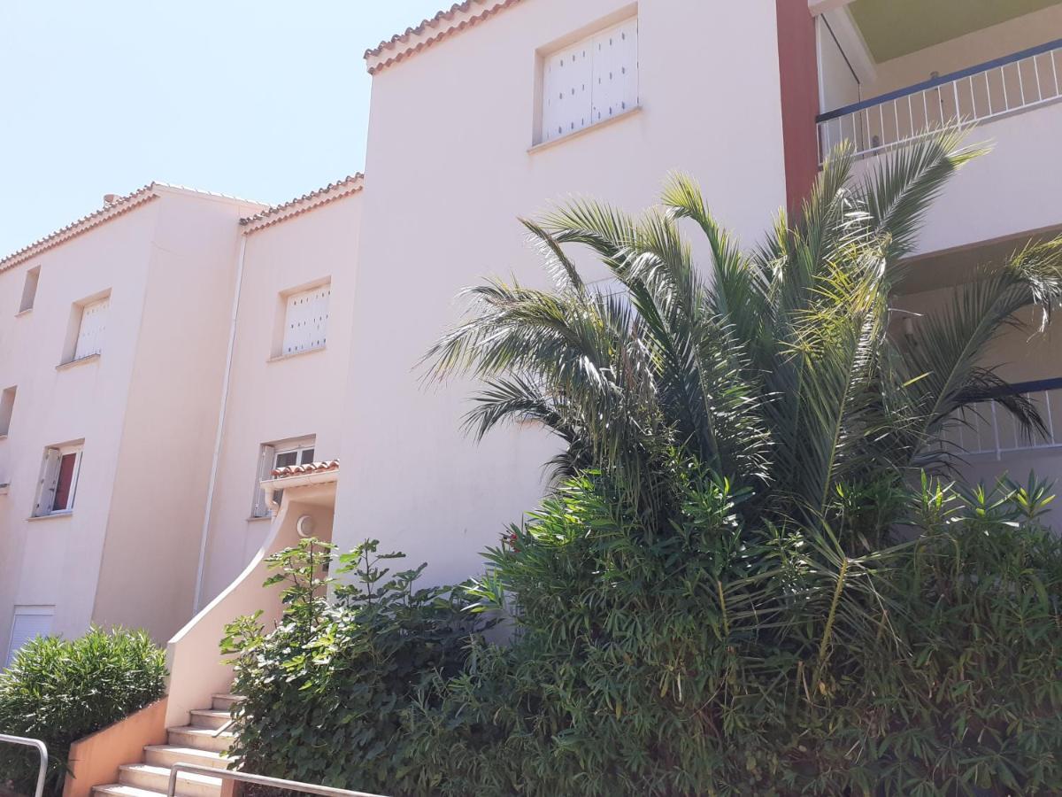 Bandol Nature Et Loisirs: Parking/ Piscine Exterior photo