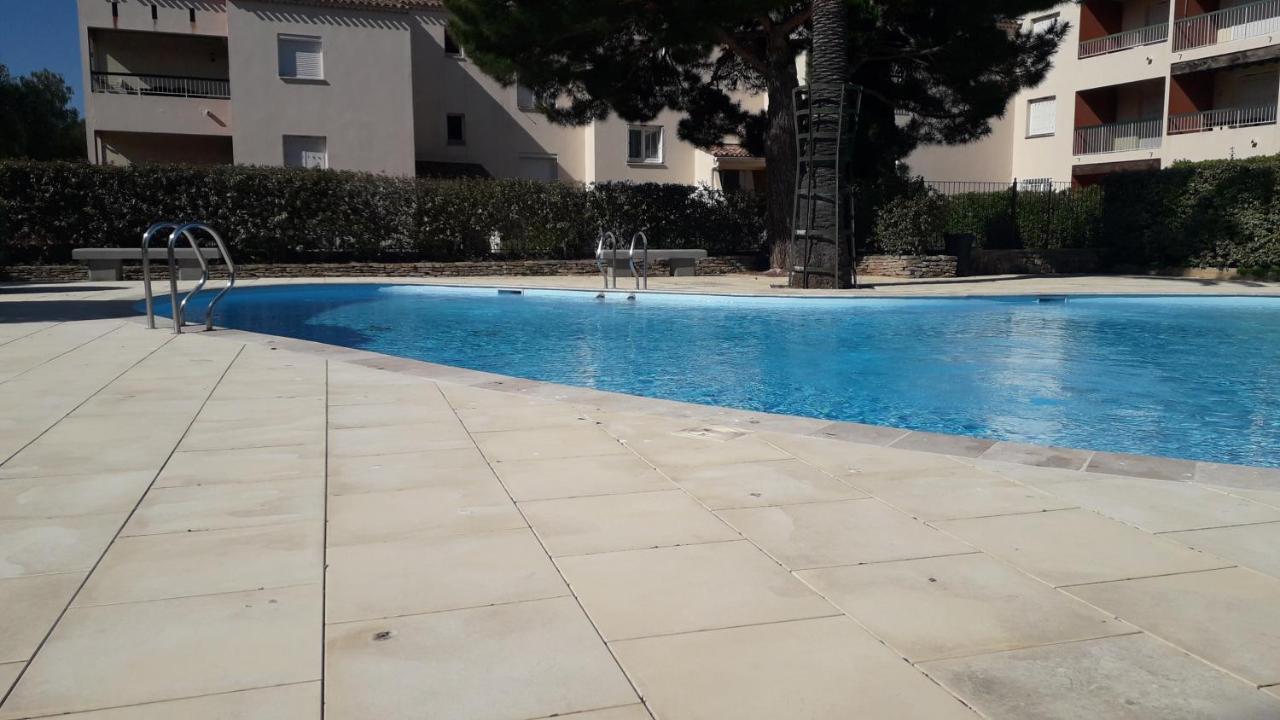 Bandol Nature Et Loisirs: Parking/ Piscine Exterior photo